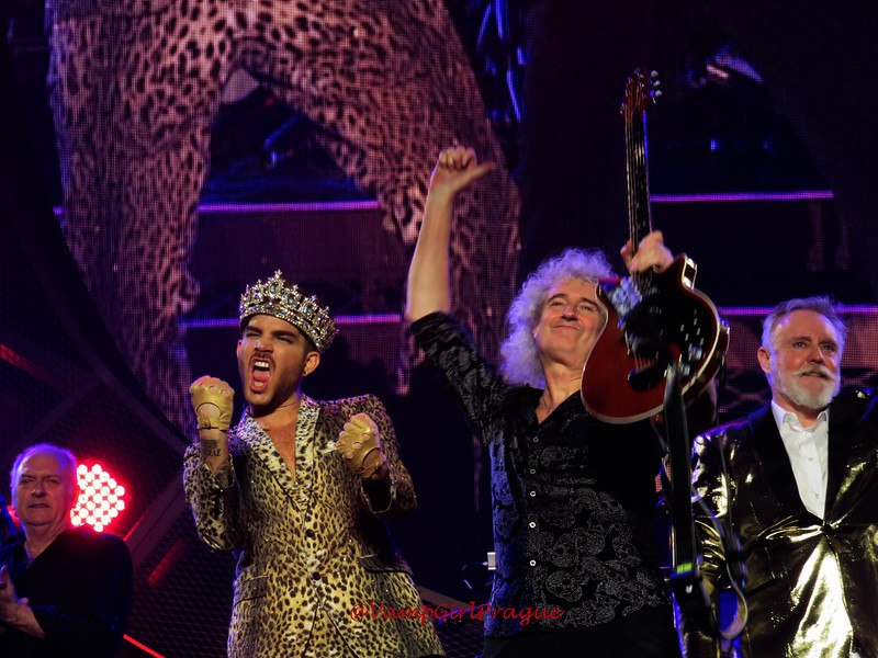 Adam Lambert - Queen Medley: The Show Must Go On, We Will Rock You, We Are the Champions